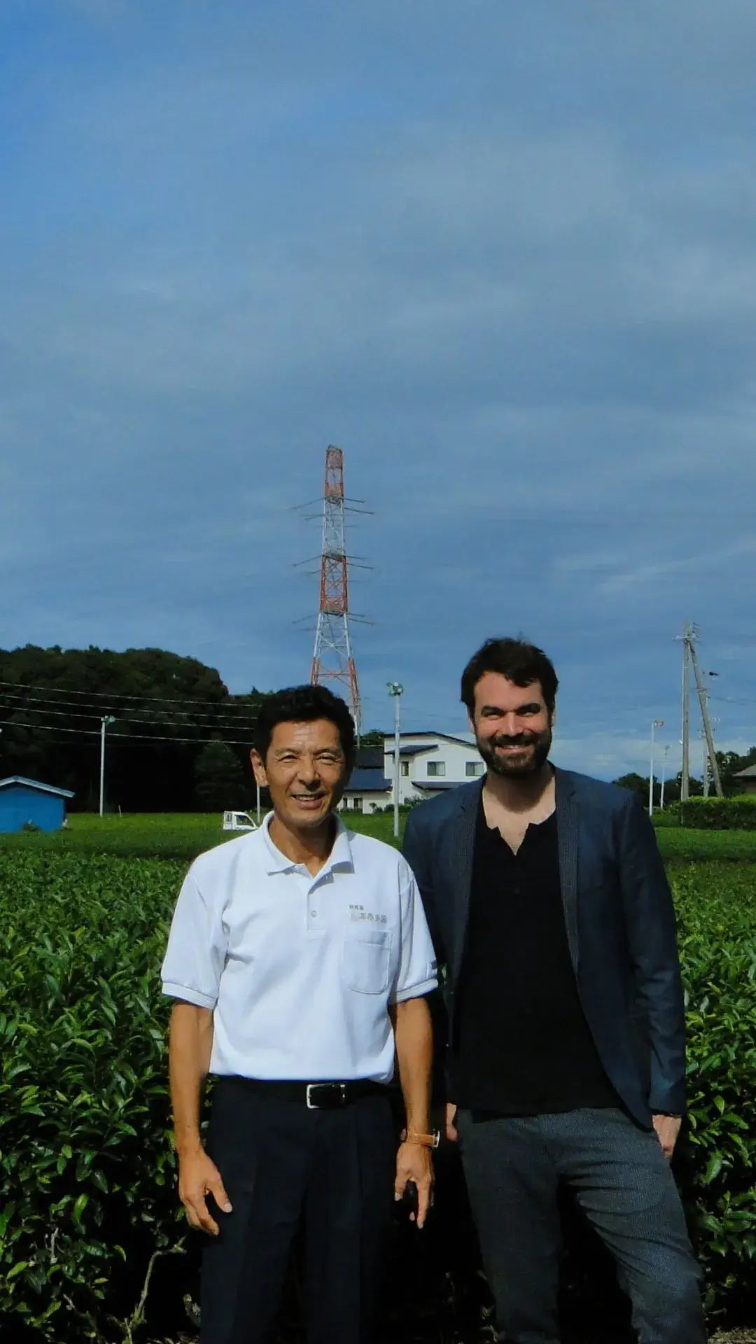 Nio Teas ceo oliver starkle met een japanse groene theeboer
